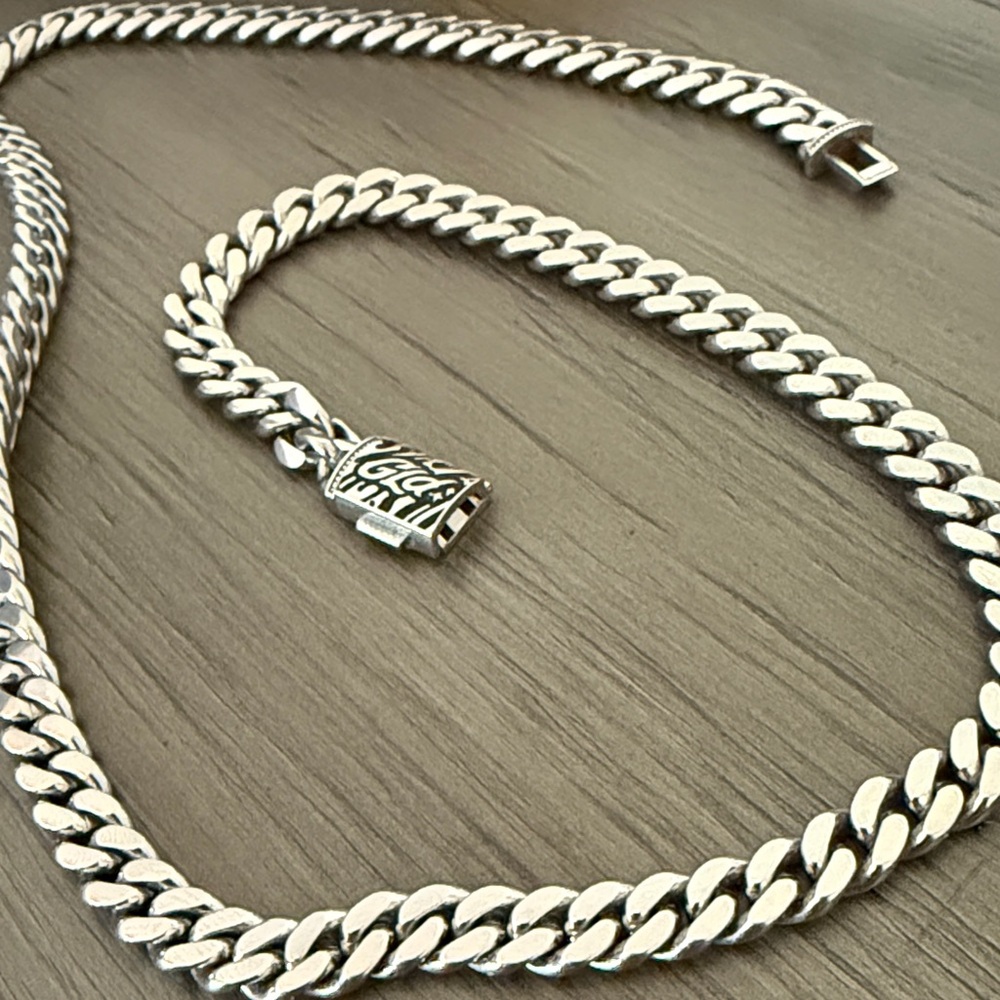 GLD Signature Cuban Link Chain in White Gold - 6mm